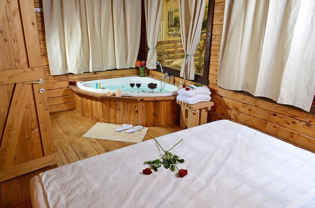 Yagorov Chalet Yavneʼel Rom bilde